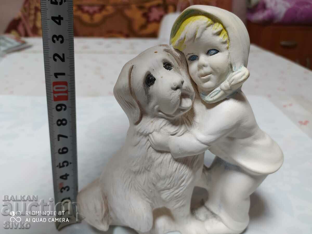 Figurină cu o fată cu un câine cu preț 4.99 BGN | € 2.55 Figurină cu o fată cu un câine cu preț 4.99 BGN | € 2.55