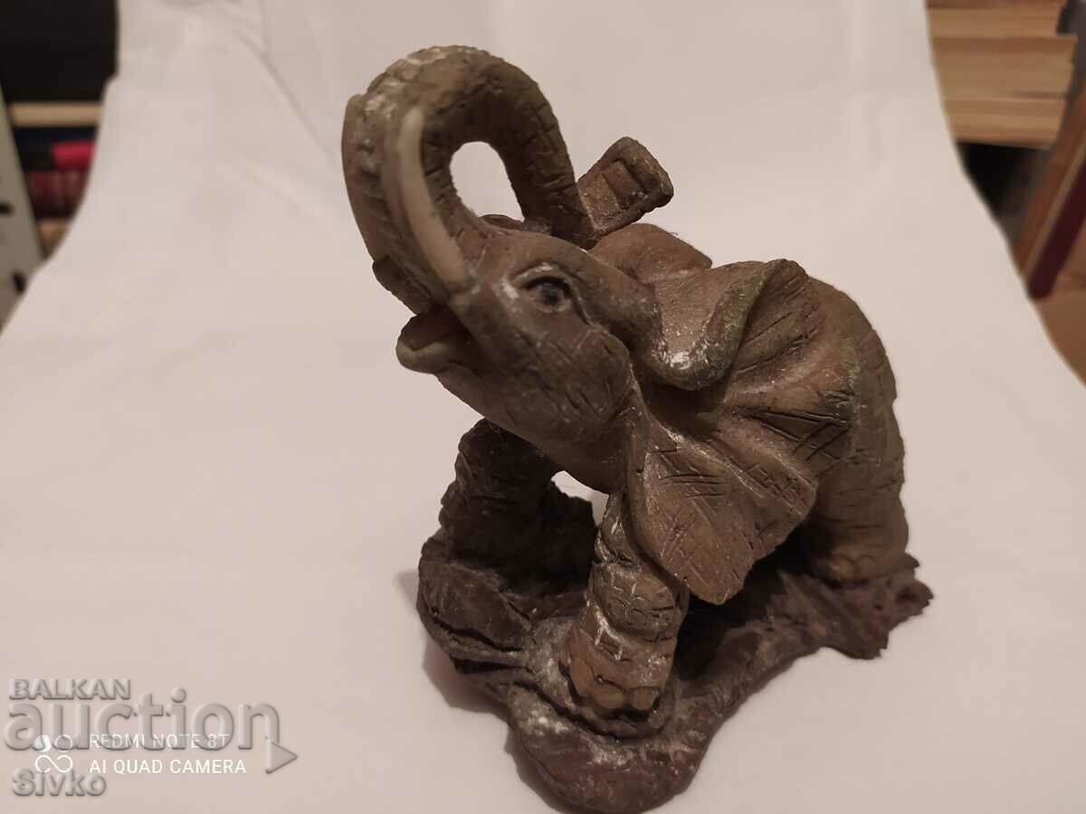 statuetă elefant cu preț 2.99 BGN | € 1.53