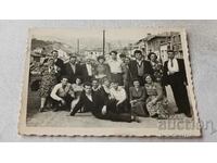 Photo Zemen Men and women on the road above the city 1957