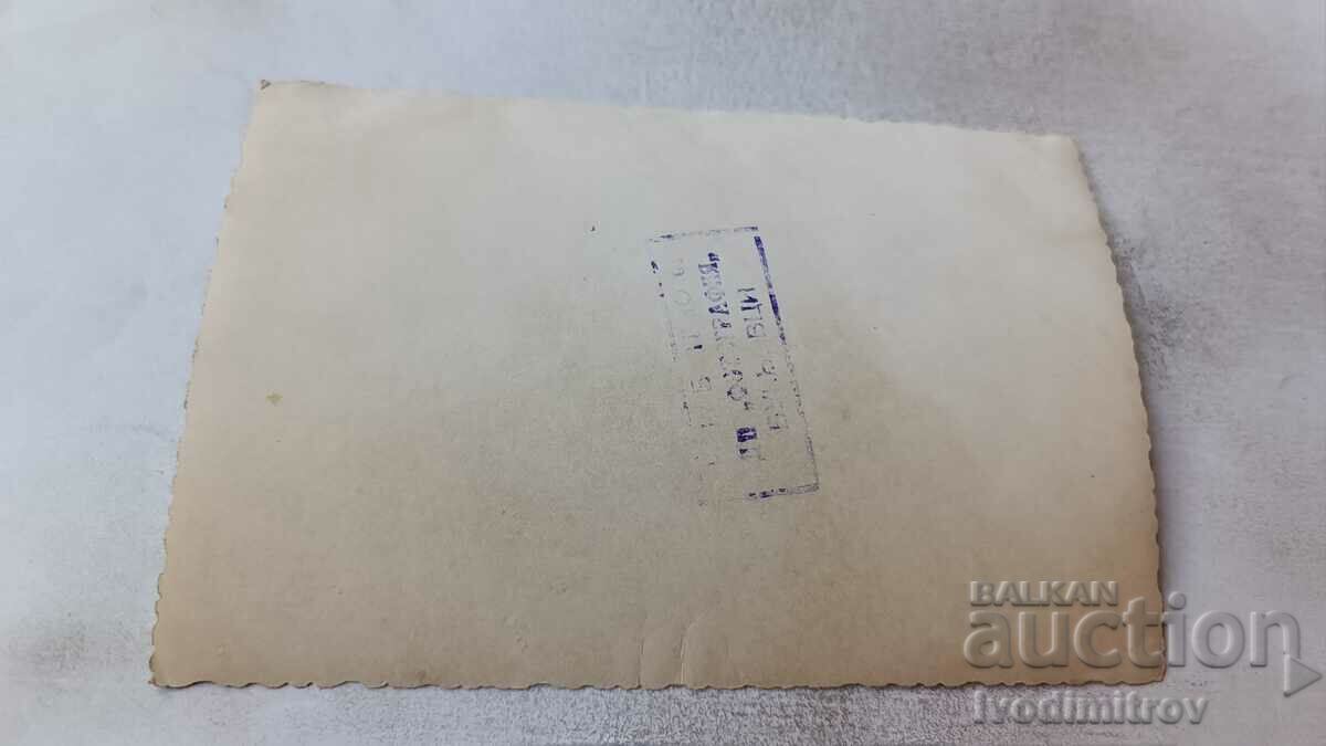 Снимка Букьовци Младоженци със свои приятели с цена 1.35 лв. | € 0.69 Снимка Букьовци Младоженци със свои приятели с цена 1.35 лв. | € 0.69