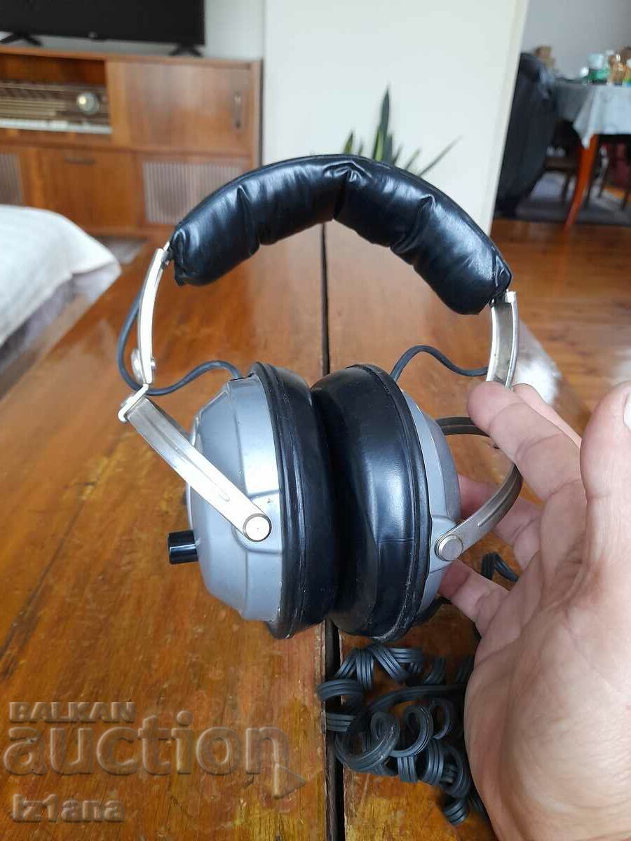 Auction Old Met headphones Auction Old Met headphones