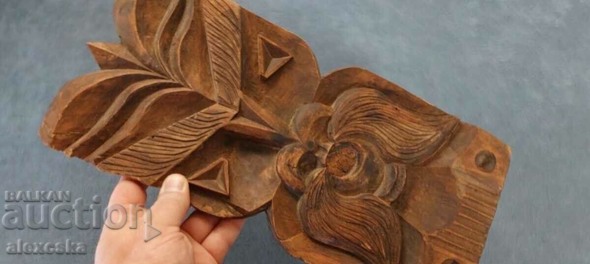 sculptură în lemn vechi cu preț 27.00 BGN | € 13.80 sculptură în lemn vechi cu preț 27.00 BGN | € 13.80