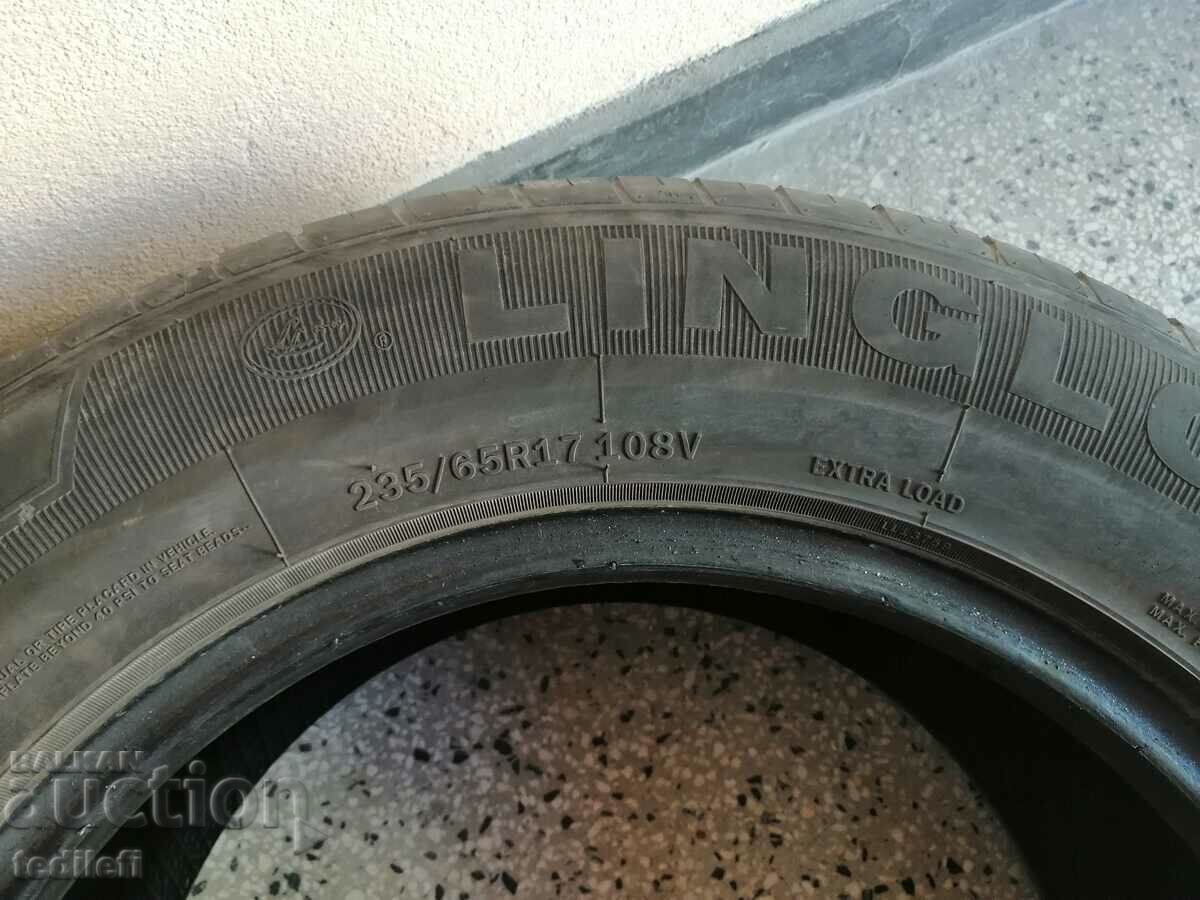 I am selling 4 jeep tires, two by two from different brands.