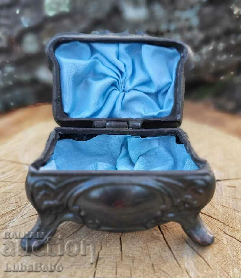 Delivery of Classic jewelry box in Art Nouveau style Delivery of Classic jewelry box in Art Nouveau style