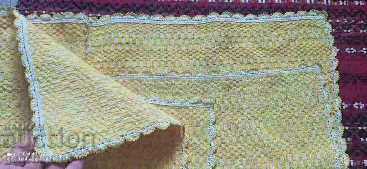 Licitație Pătură pentru bebeluși țesută autentică, cu dantelă de mână