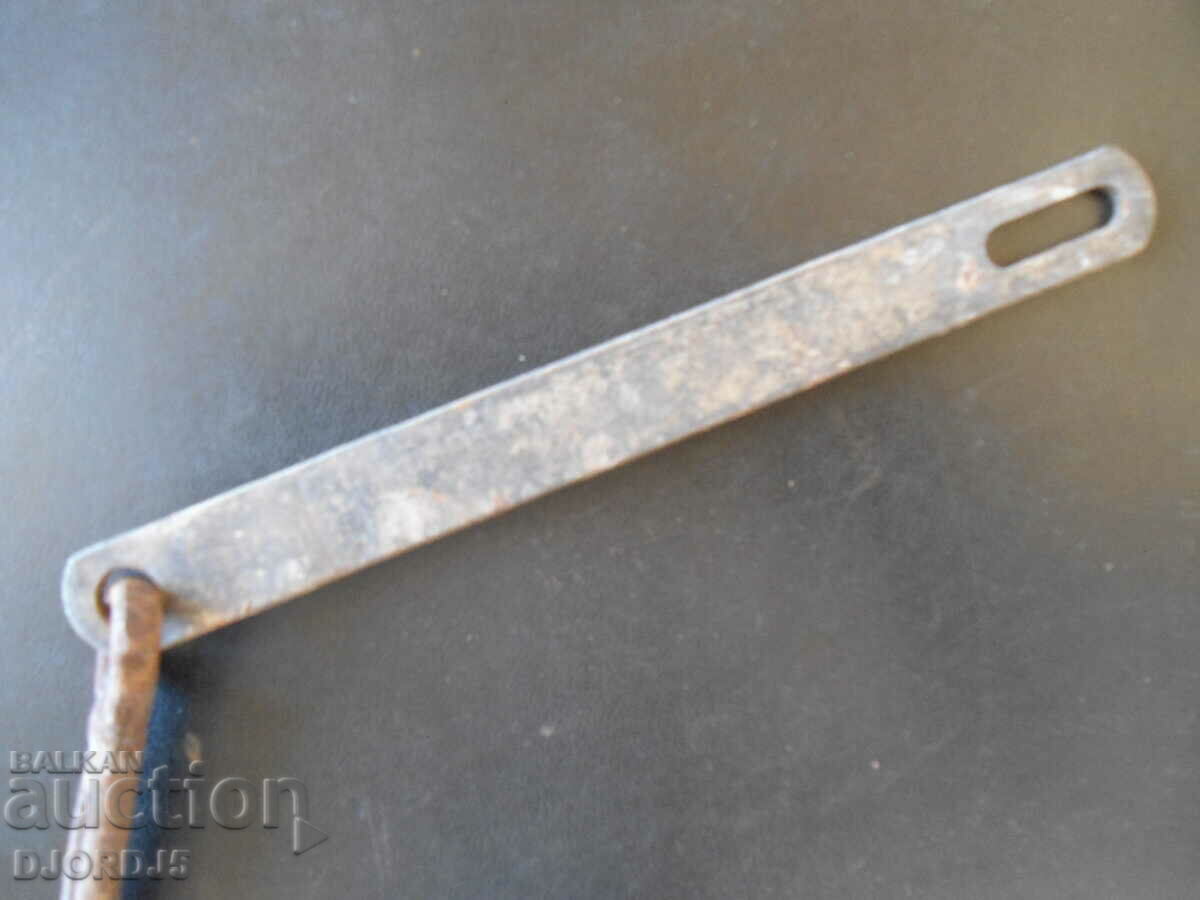 Old latch with price 3.00 BGN | € 1.53