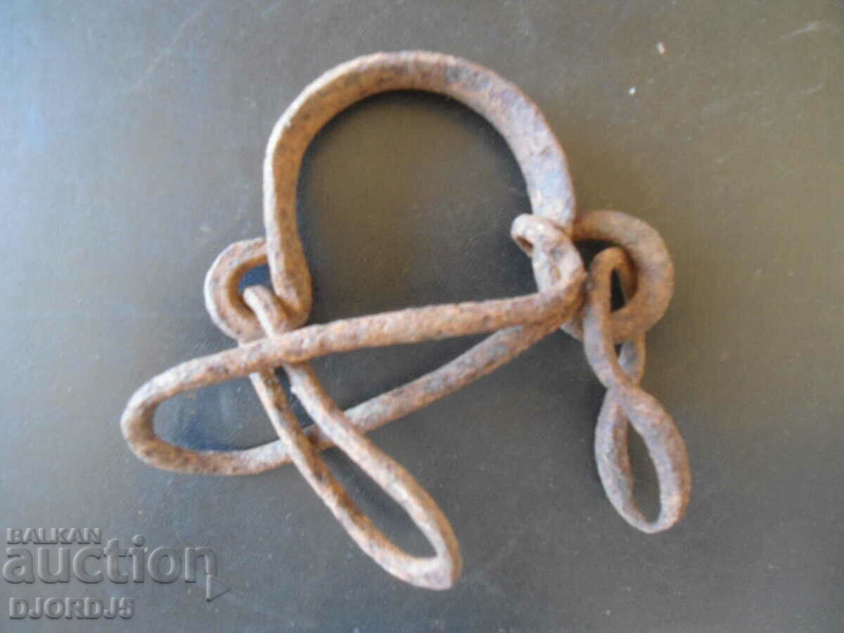 Old forged sidewall, shackles with price 5.00 BGN | € 2.56 Old forged sidewall, shackles with price 5.00 BGN | € 2.56