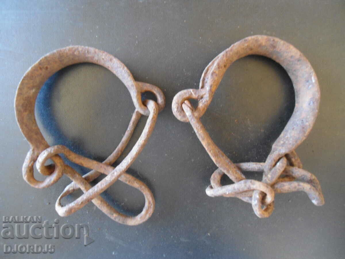 Old forged bolts, chains with price 10.00 BGN | € 5.11 Old forged bolts, chains with price 10.00 BGN | € 5.11