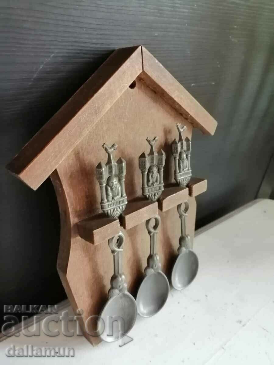 Δημοπρασία παλιά αναμνηστικά κουτάλια τοίχου Δημοπρασία παλιά αναμνηστικά κουτάλια τοίχου