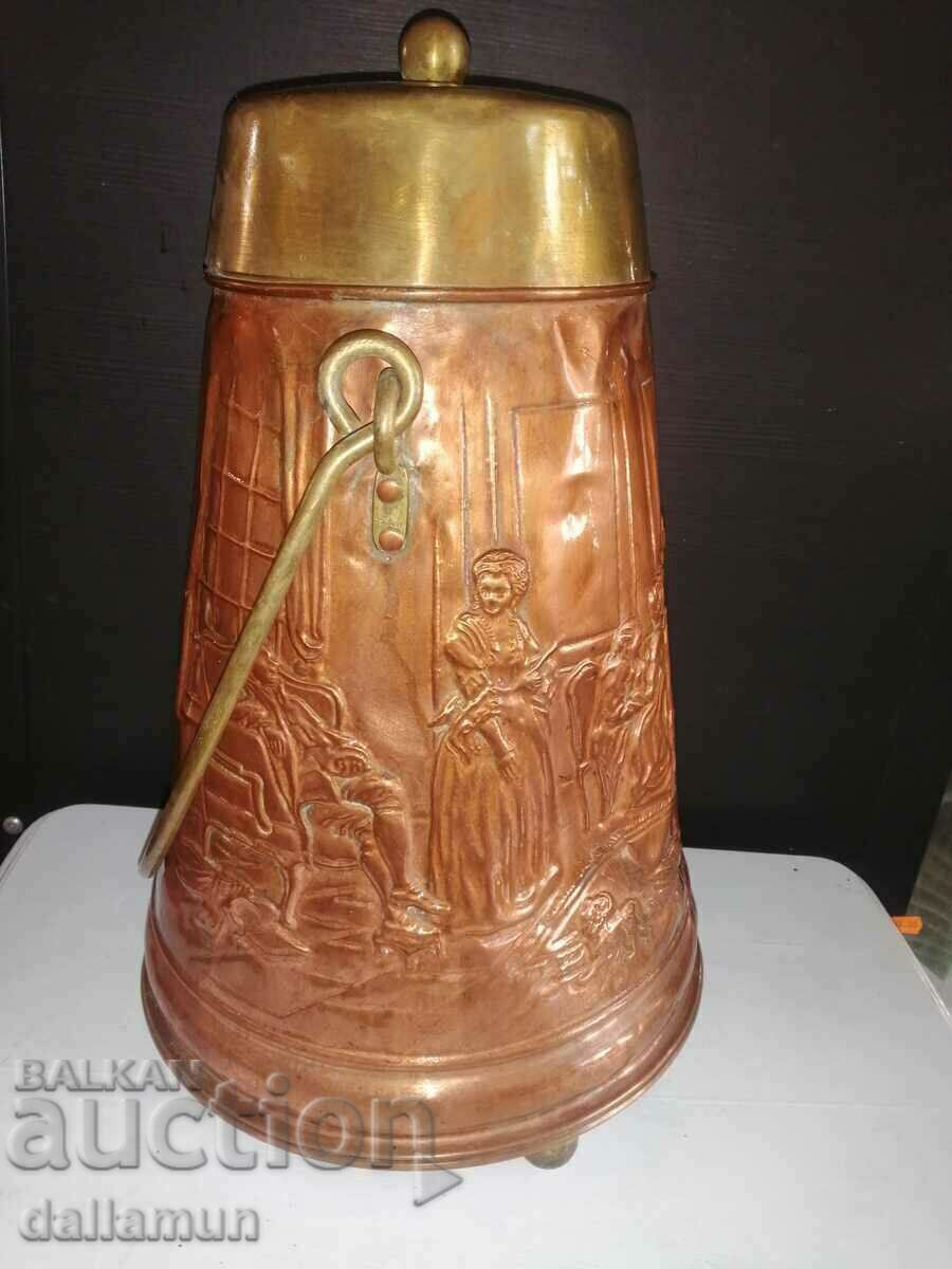 Auction  Old copper pot with engraved lid
