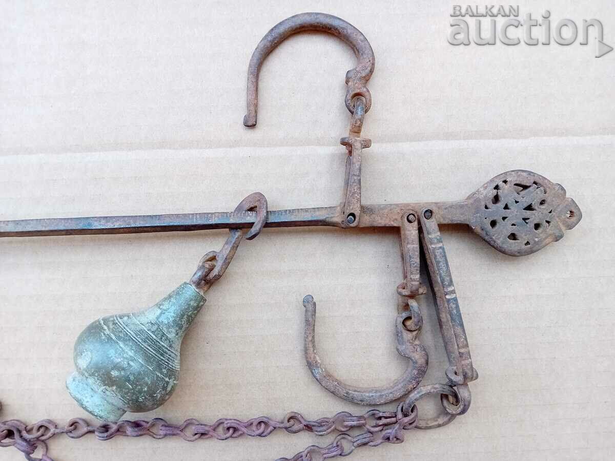 Delivery of antique ottoman scale with mace scales in oki wrought iron Delivery of antique ottoman scale with mace scales in oki wrought iron