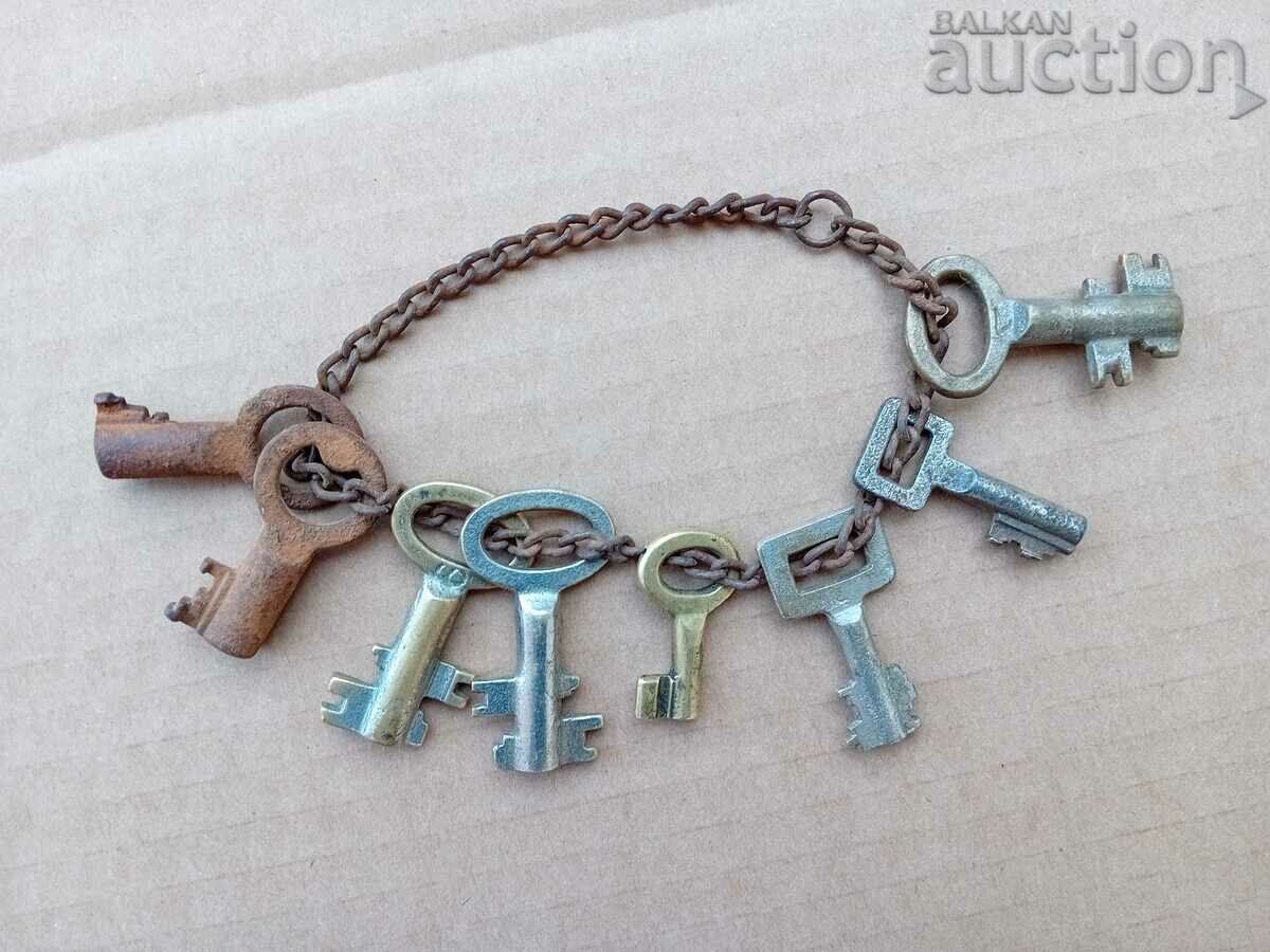 Auction  LOT OLD KEYS KEY LOCK LOCK LOCK