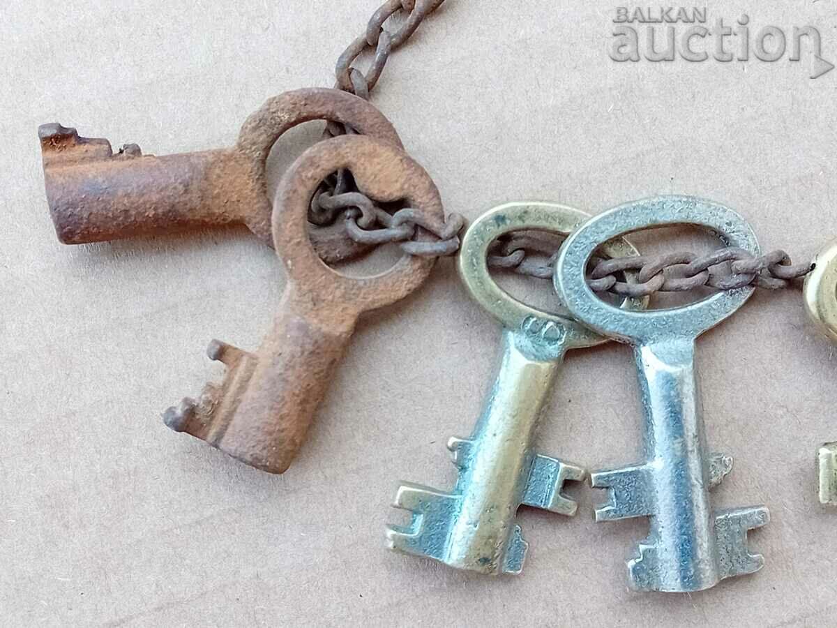 Delivery of LOT OLD KEYS KEY LOCK LOCK LOCK