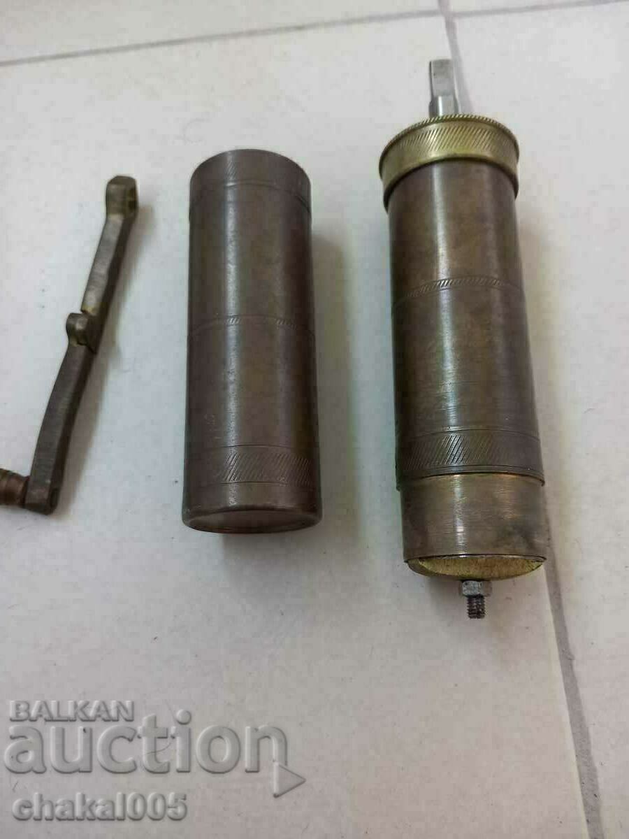 Bronze mill with price € 20.45 | 40.00 BGN