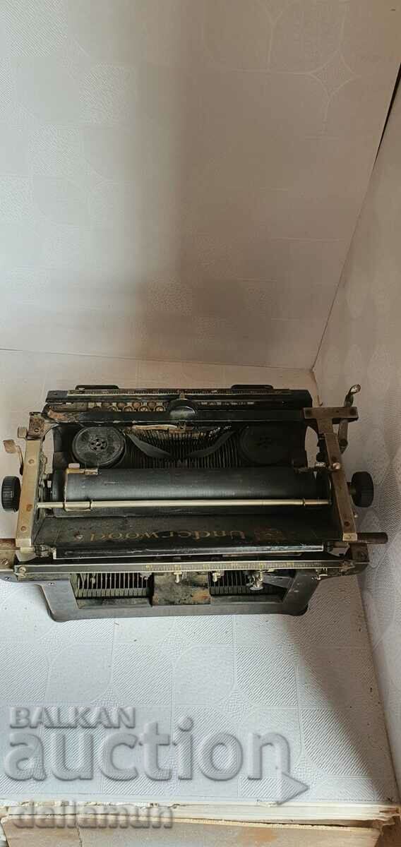 underwood typewriter with price 180.00 BGN | € 92.03