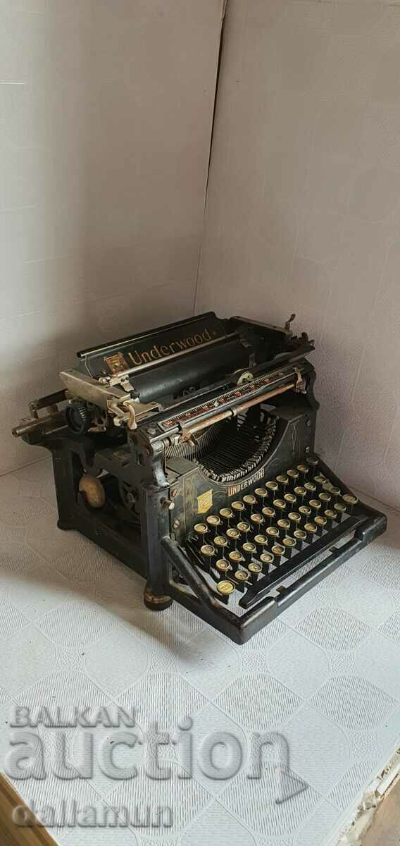 Auction  underwood typewriter