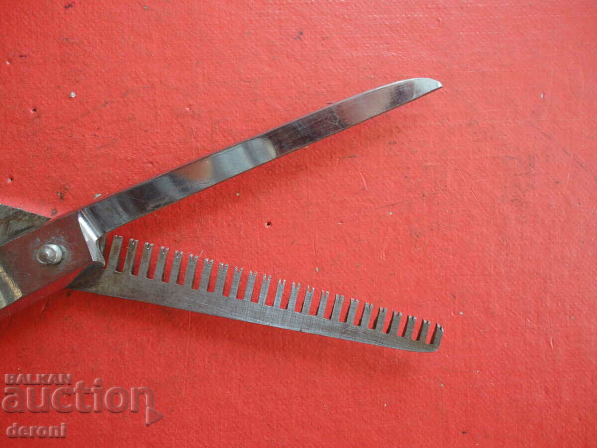 Delivery of Hairdressing scissors 6