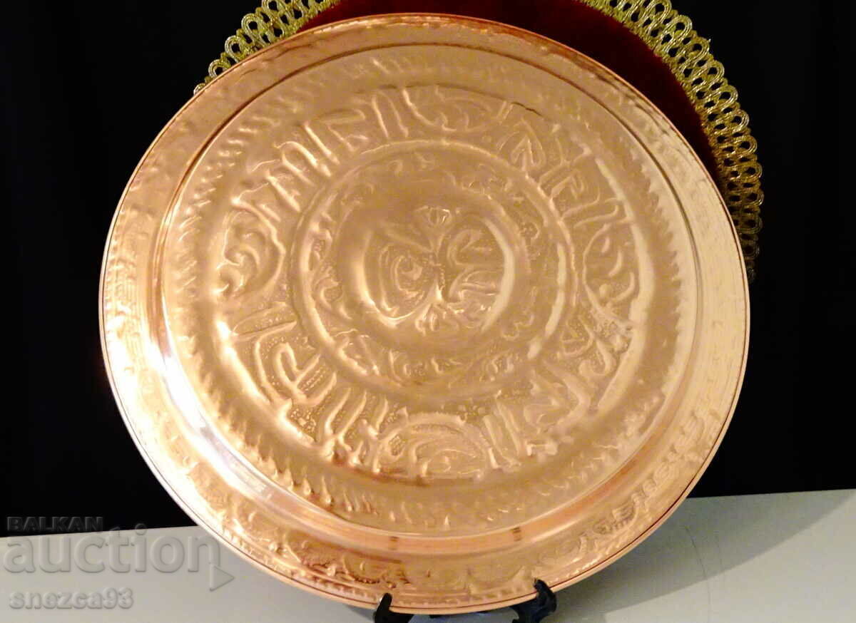 Delivery of Massive copper tray, platter 32 cm, ornaments Delivery of Massive copper tray, platter 32 cm, ornaments