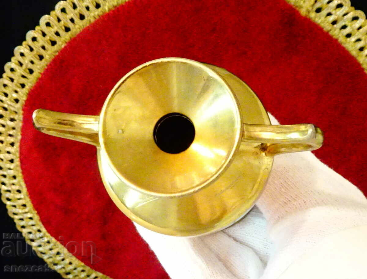 Auction English candlestick, amphora, marked. Auction English candlestick, amphora, marked.