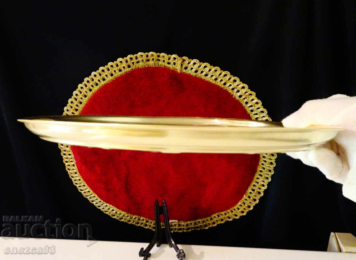 Бронзов поднос 28 см. с цена 29.00 лв. | € 14.83 Бронзов поднос 28 см. с цена 29.00 лв. | € 14.83