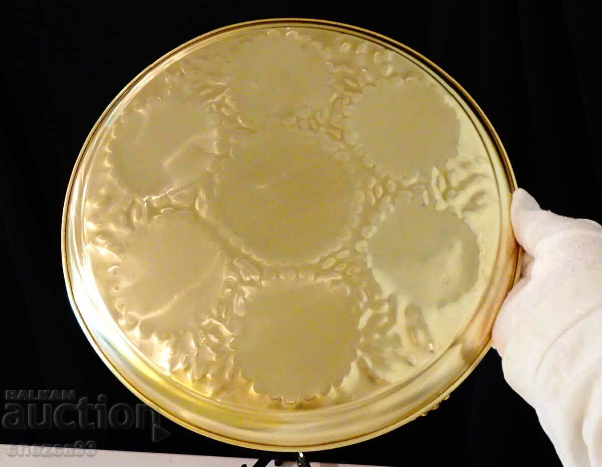 Аукцион Бронзов поднос 28 см. Аукцион Бронзов поднос 28 см.