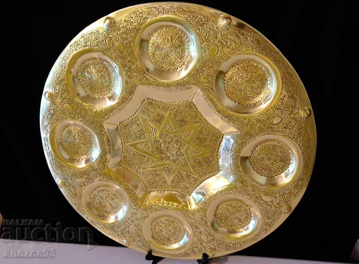 Persian bronze tray 36 cm., 1 kg. with price 79.00 BGN | € 40.39 Persian bronze tray 36 cm., 1 kg. with price 79.00 BGN | € 40.39