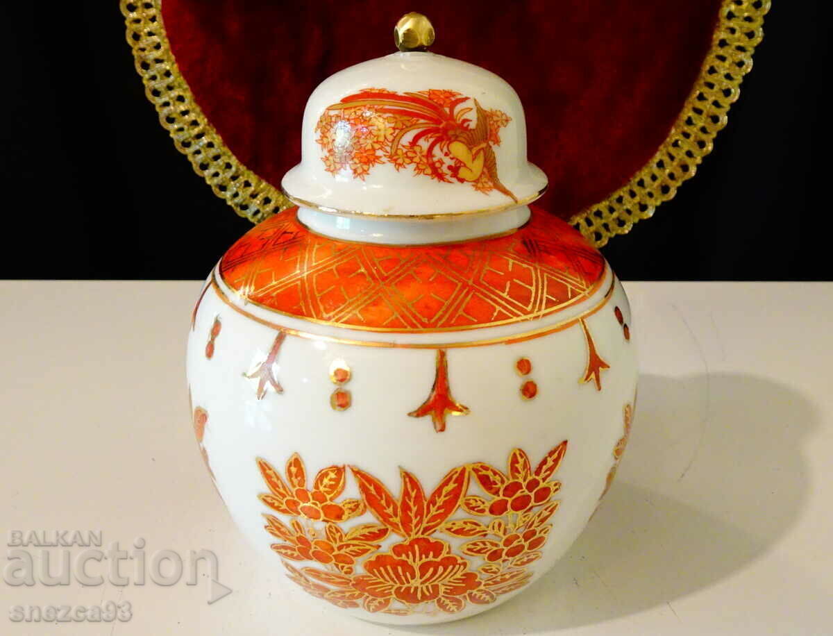 Ancient vase, urn, jar, Chinese porcelain, gold. with price 29.00 BGN | € 14.83 Ancient vase, urn, jar, Chinese porcelain, gold. with price 29.00 BGN | € 14.83