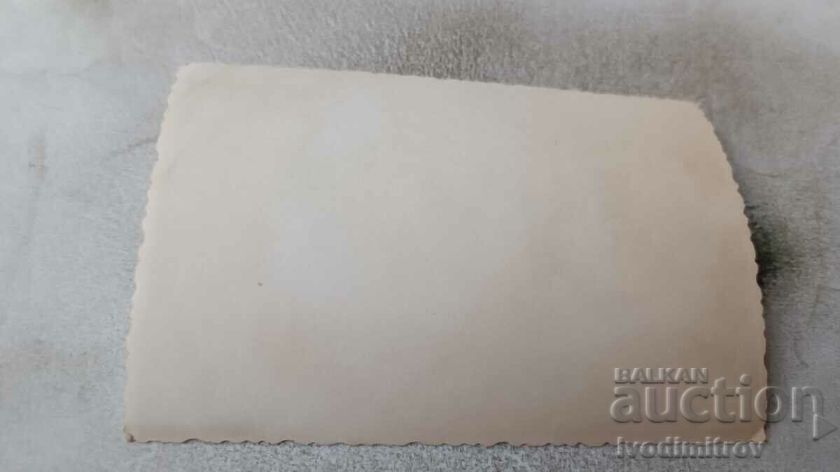 Photo of newlyweds with their friends with price 1.15 BGN | € 0.59 Photo of newlyweds with their friends with price 1.15 BGN | € 0.59