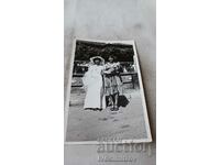 Photo Bride and young woman on the street
