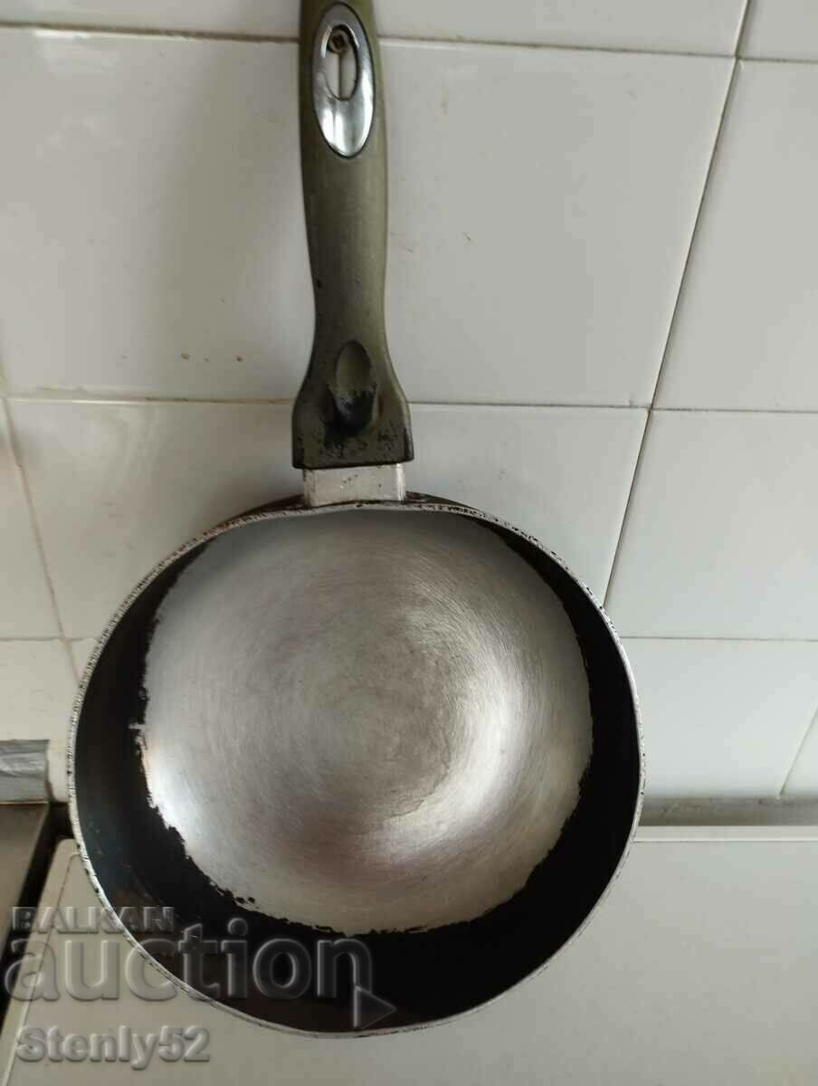 Large massive aluminum pan, weight 1 kg. thick. 0.5 mm