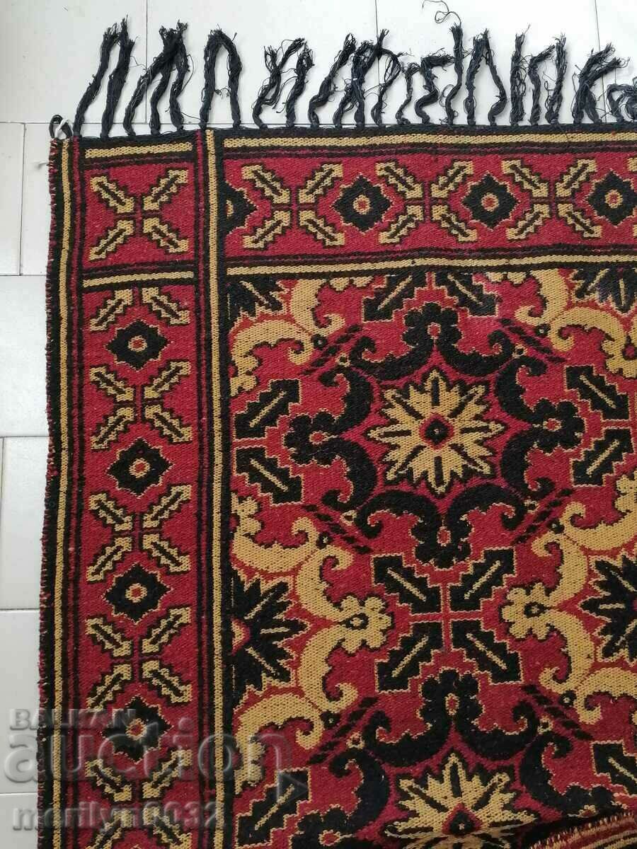 Auction Handwoven wool rug 2.4/2.4m 60s patterned rug Auction Handwoven wool rug 2.4/2.4m 60s patterned rug