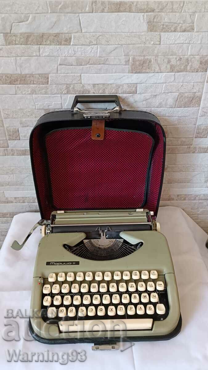 Mașină de scris veche Maritsa 11 - Fabricat în Bulgaria - 1970