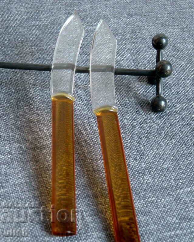 Delivery of A pair of old glass knife two-tone glass knife Delivery of A pair of old glass knife two-tone glass knife