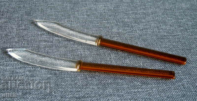 A pair of old glass knife two-tone glass knife
