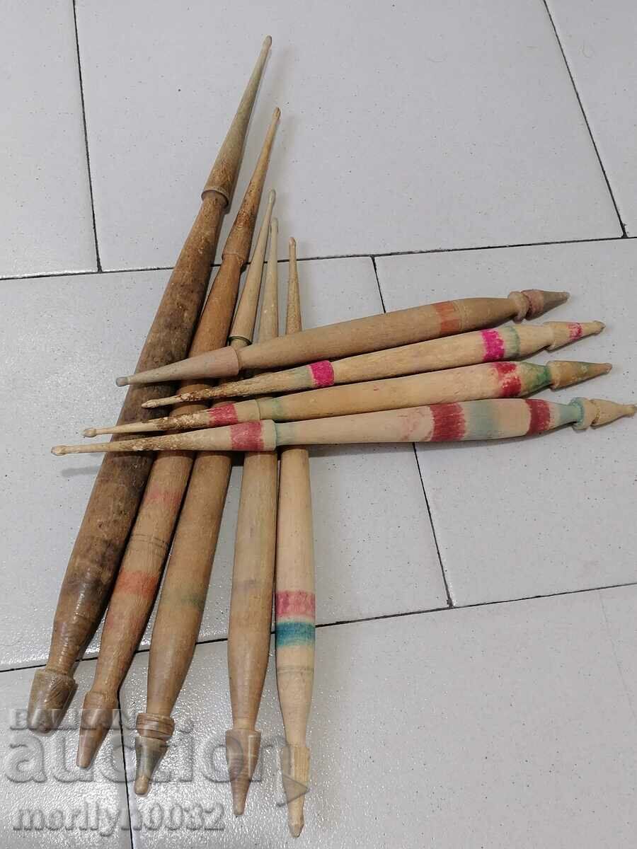 Fusoare vechi de lemn, lemn, lemn, fus, primitiv cu preț 46.00 BGN | € 23.52 Fusoare vechi de lemn, lemn, lemn, fus, primitiv cu preț 46.00 BGN | € 23.52