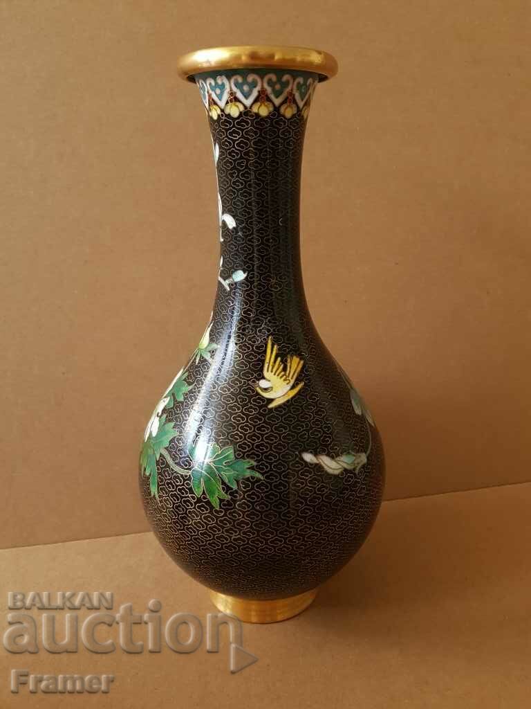 Auction A beautiful 19th century Chinese Clazone bronze cellular enamel vase Auction A beautiful 19th century Chinese Clazone bronze cellular enamel vase