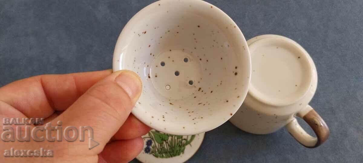 Delivery of Teacup with strainer Delivery of Teacup with strainer