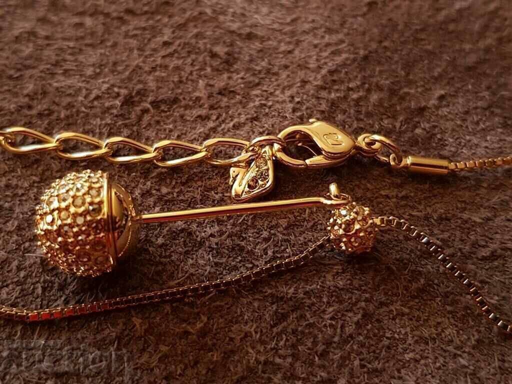 Доставка на Уникално дизайнерско колие с 18к златно покритие и SWAROVSKI