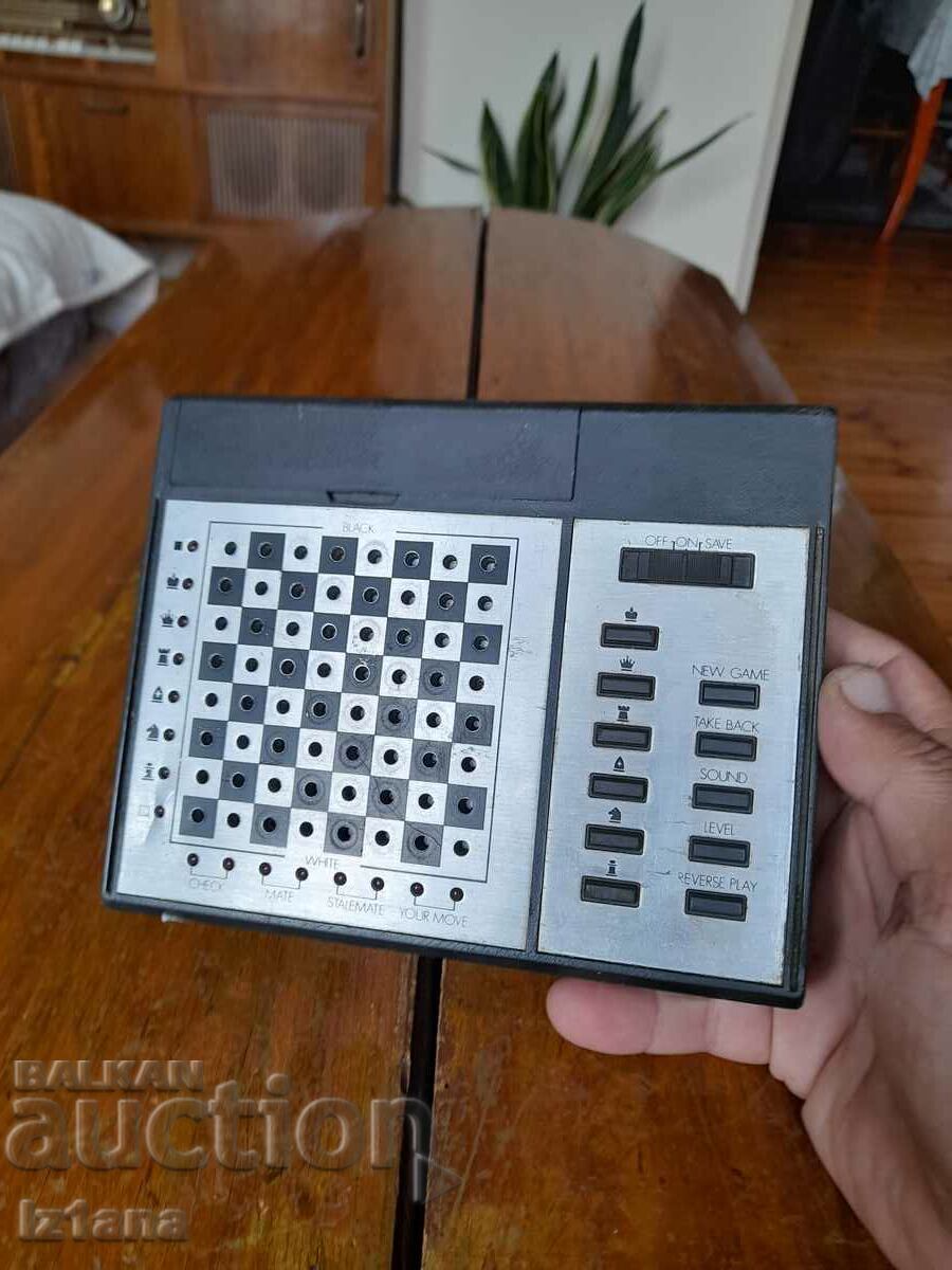 Un vechi joc de șah cu preț 33.00 BGN | € 16.87