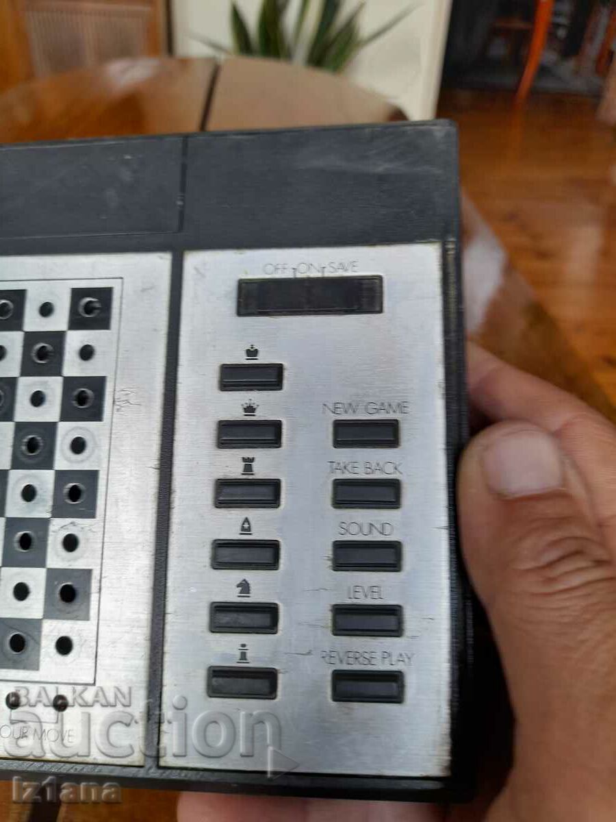 Livrarea Un vechi joc de șah