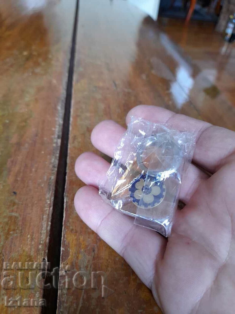 Livrarea Breloc pentru asamblarea steagului păcii vechi Livrarea Breloc pentru asamblarea steagului păcii vechi