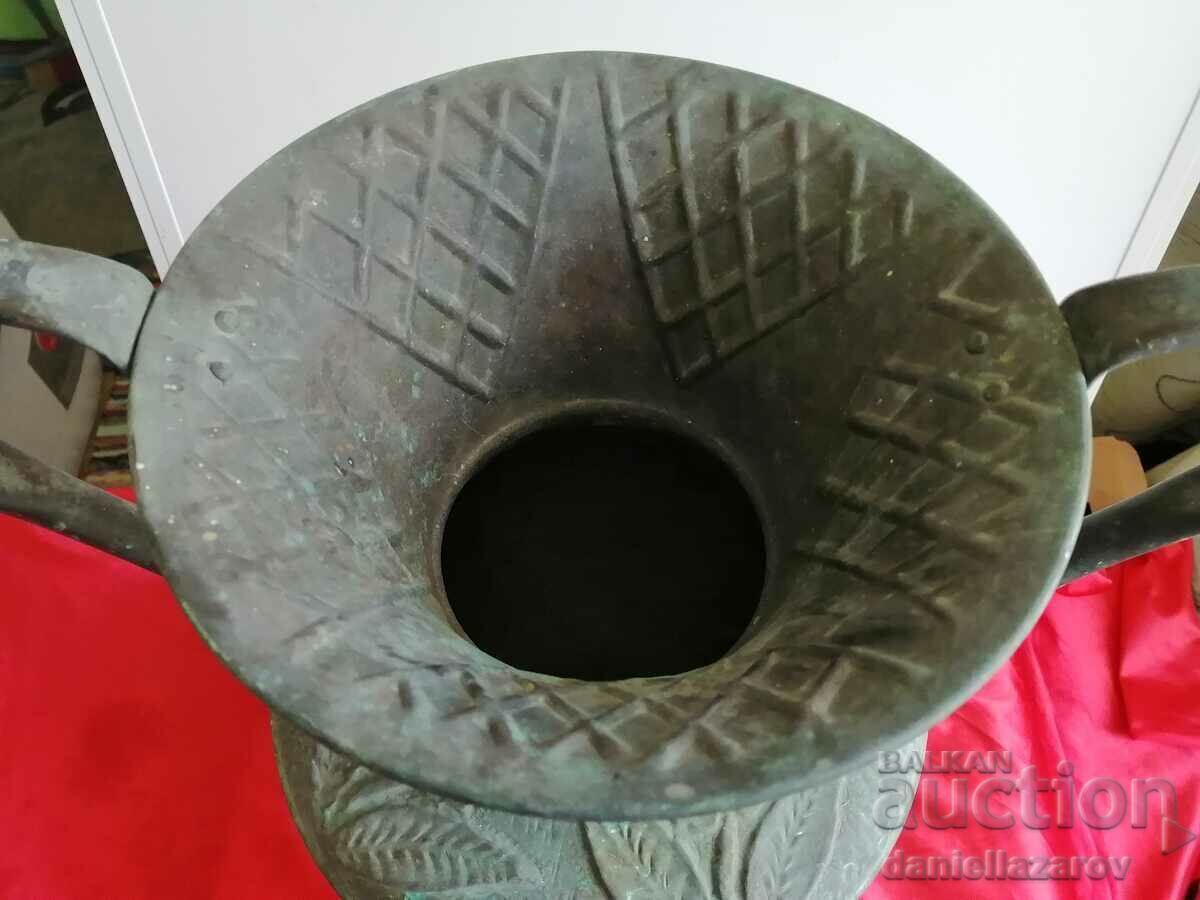 Vas antic uriaș, amforă, vază, oală secolul al XIX-lea. cu preț € 150.00 | 293.38 BGN