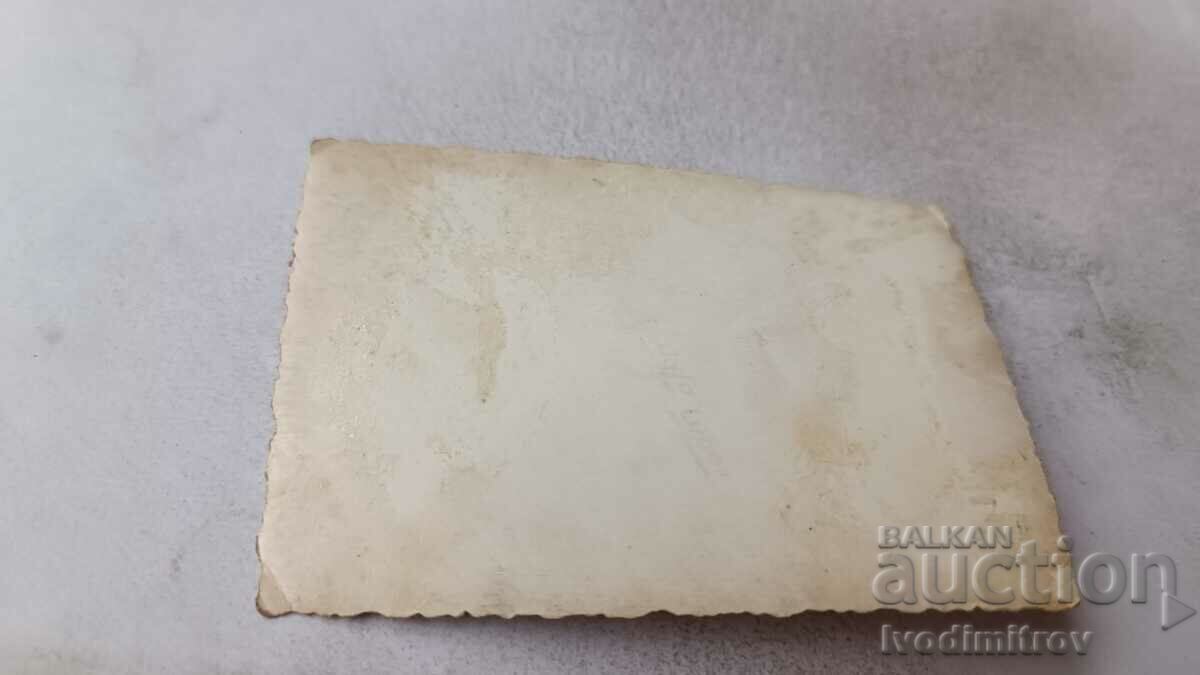 Photo Soldiers with a belt of cartridges for a MAXIM machine gun with price 1.75 BGN | € 0.89