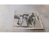 Photo Varna Three women on a walk