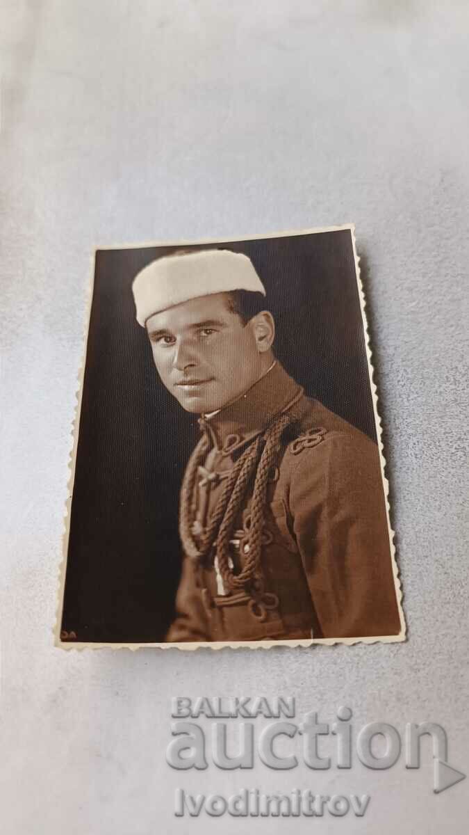Photo Young man in youth uniform
