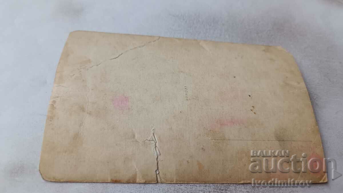 Photo A man and three young girls in a hospital room with price 1.35 BGN | € 0.69 Photo A man and three young girls in a hospital room with price 1.35 BGN | € 0.69