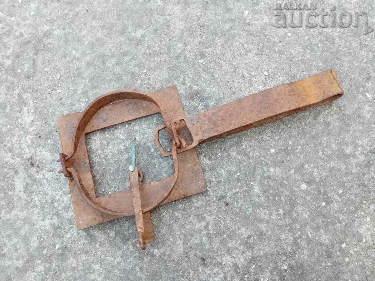 Auction  old forged trap for beaded golden ferrets WORKING
