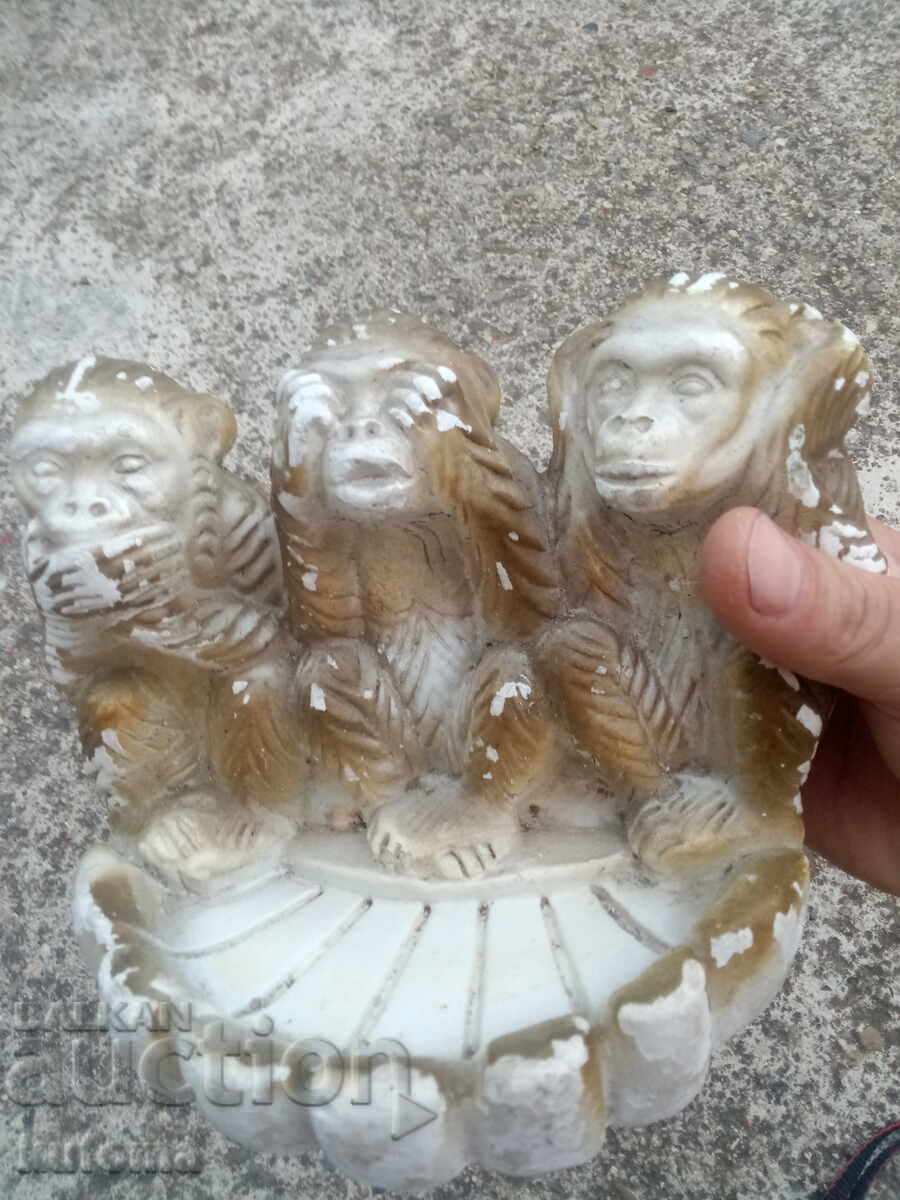 Delivery of The three wise monkeys. He heard us, saw us, understood us Delivery of The three wise monkeys. He heard us, saw us, understood us