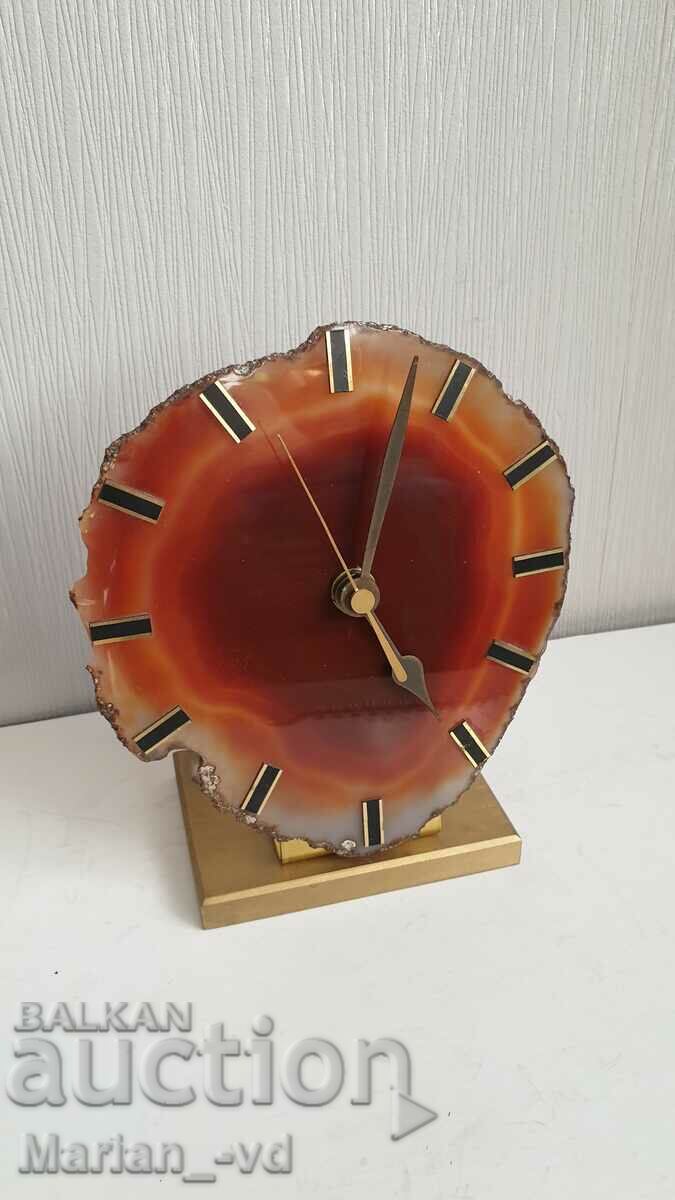 Επιτραπέζιο ρολόι χαλαζία από κόκκινο αχάτη με τιμή 50.00 BGN | € 25.56