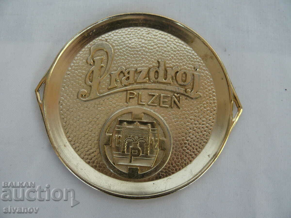 Интересна стара подложка за чаши Prazdroj Plzen Beer #1806